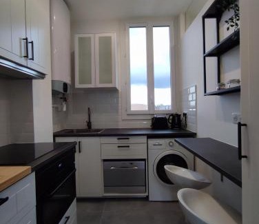 Maisons-Laffitte Apartment | Elegant Getaway at La vie en blanc et noir Maisons-Laffitte