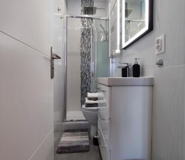 Maisons-Laffitte Apartment | Elegant Getaway at La vie en blanc et noir Maisons-Laffitte