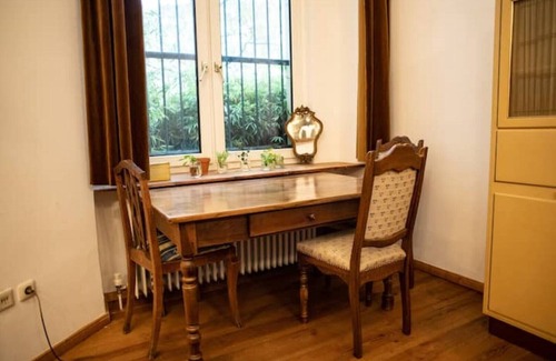 Schoeneberg Apartment | Experience La Vie En Rose: Art, Elegance & Pet-Friendly Stay
