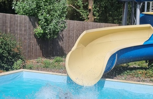 Angles House | Experience Comfort at La Vie est Belle with Pool & Pets