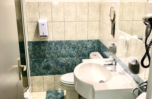 Saint-Agnan Hotel | Discover La Vieille Auberge du Lac: Rated 9/10 Stay