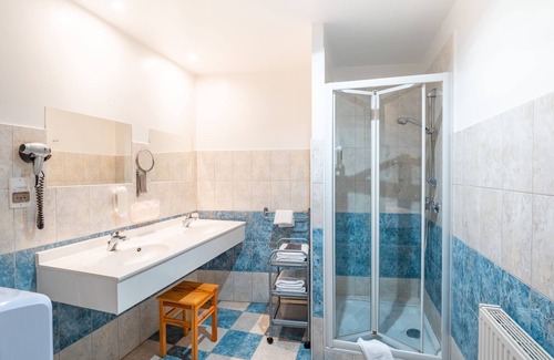 Saint-Agnan Hotel | Discover La Vieille Auberge du Lac: Rated 9/10 Stay