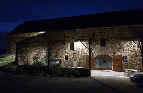Previnquieres House | La Vieille Grange: Poolside Retreat with Ocean Views