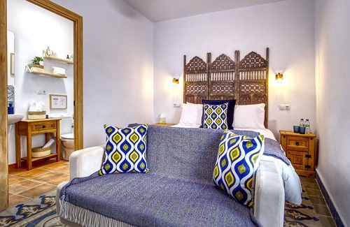 Canillas de Aceituno Bed & Breakfast | Unforgettable Stay at La Vieja Botica with Spa & Breakfast
