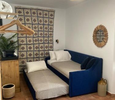 Canillas de Aceituno Bed & Breakfast | Relax at La Vieja Botica: 4-Star Oceanfront Retreat