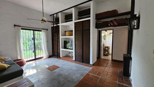Don Torcuato House | Experience Comfort at La Vieja Casona - Pet Friendly Stay