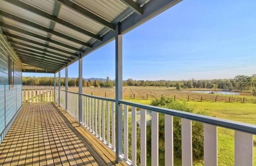 Pokolbin House | Experience La Vigna Estate: 5-Bedroom Vineyard Retreat