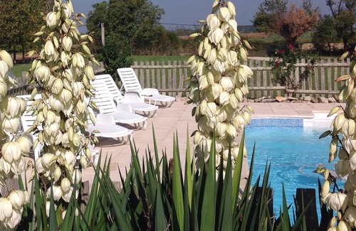 Hanc House | La Vigne: Stunning 2-Bed Cottage with Pool & Gardens