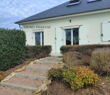 Sainte-Gemme-en-Sancerrois House | Discover Family-Friendly Comfort at La Vigne d'Or