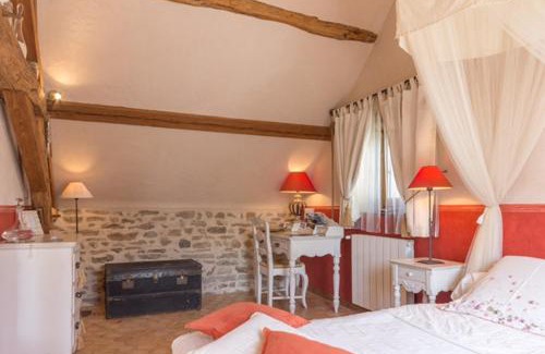 Vieux-Chateau House | Guest Rated 9.6: Relax at La Vigne du Pont with Hot Tub