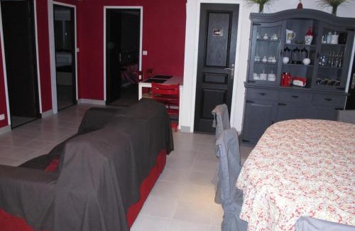 Meusnes Bed & Breakfast | Discover Family-Friendly Comfort at La Vigneraie de Meusnes