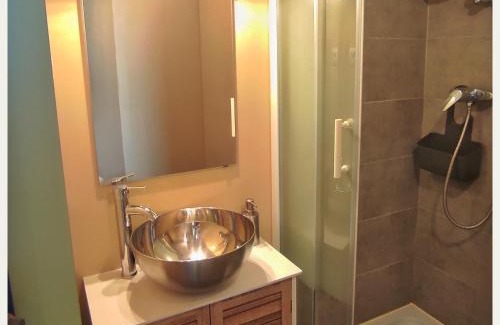 Vauvert Bed & Breakfast | Beautiful La Vigneronne des Costières with Ocean View Pool