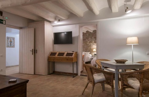 Castellnou de Bages Apartment | Top-Rated La Vila d'Argençola - Family & Pet Friendly Stays