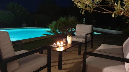 Cuers Bed & Breakfast | La Villa d'Olivène: Oceanfront Retreat with Pool & Views