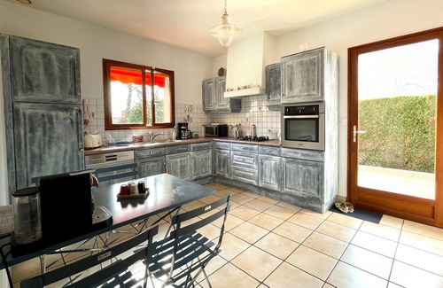 Andernos-les-Bains Villa | Experience La Villa de Lenny: Oceanfront with Heated Pool