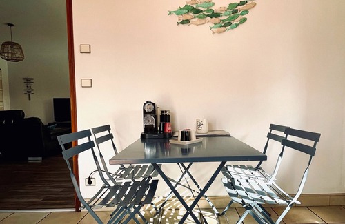 Andernos-les-Bains Villa | Experience La Villa de Lenny: Oceanfront with Heated Pool