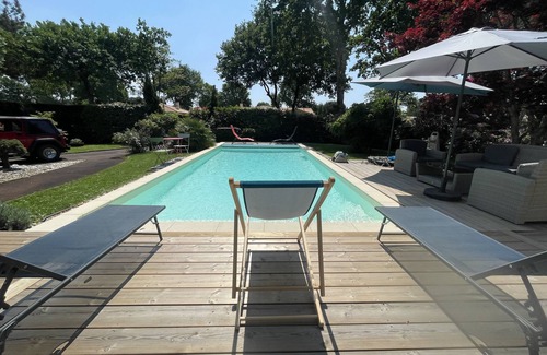 Andernos-les-Bains Villa | Experience La Villa de Lenny: Oceanfront with Heated Pool