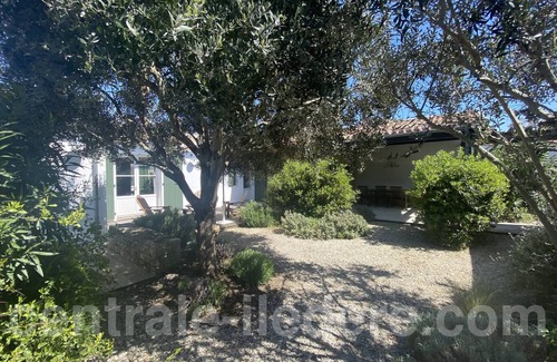 Les Portes-en-Re House | Discover La Villa de Hurlevent: Family-Friendly Stays