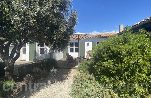 Les Portes-en-Re House | Discover La Villa de Hurlevent: Family-Friendly Stays