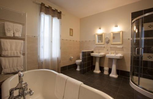Mazamet Bed & Breakfast | Escape to La Villa de Mazamet with Spa and Ocean Views