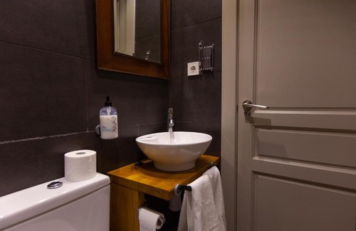 Olmedilla de Alarcon House | Discover La Villa del Pantano: Pet-Friendly Oceanfront Oasis
