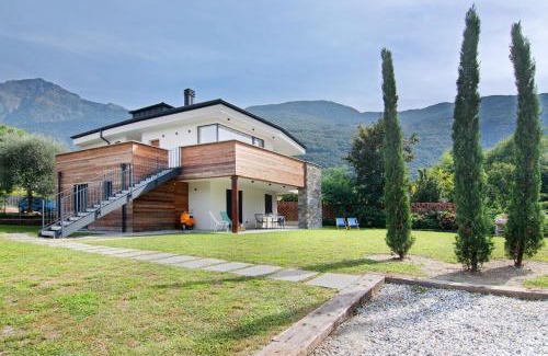Colico Apartment | Experience La Villa del Lago with Oceanfront Views