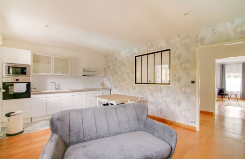 Bar-le-Duc Bed & Breakfast | Discover La Villa des Ducs: Family-Friendly with Dining