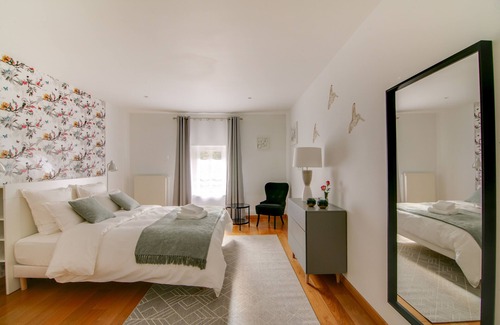 Bar-le-Duc Bed & Breakfast | Discover La Villa des Ducs: Family-Friendly with Dining
