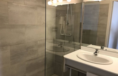 Aumale Hotel | Discover Comfort at La Villa des Houx - Rated 8.4/10