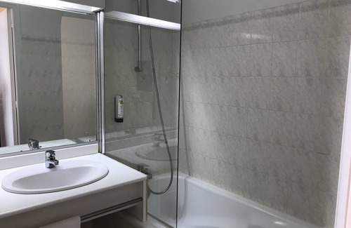Aumale Hotel | Discover Comfort at La Villa des Houx - Rated 8.4/10