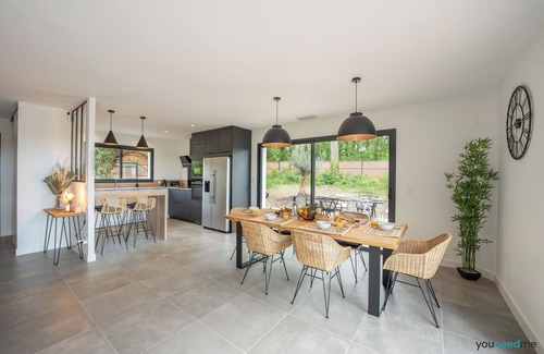 Latresne House | Explore La Villa des Vignes with Ocean View & Spa Amenities