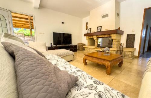Dos d'Ane Villa | Relax at La Villa Dos D'âne: 4-Star with Hot Tub & Family Fun