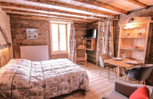 Termignon Apartment | Oceanfront Escape at La VILLA du DORON - Rated 9.6/10