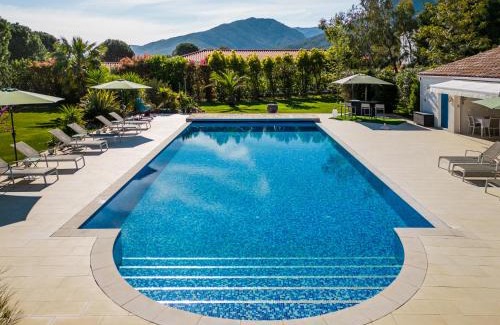 Sorede Bed & Breakfast | Discover La Villa du Parc: Refreshing Poolside Retreat