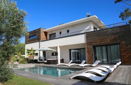 Cap d'Agde Villa | Relax at La Villa du Triangle: 4-Star Oceanfront Retreat