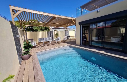 Destrellan Villa | La Villa Jasmin: Relaxing Retreat with Heated Pool & Jacuzzi