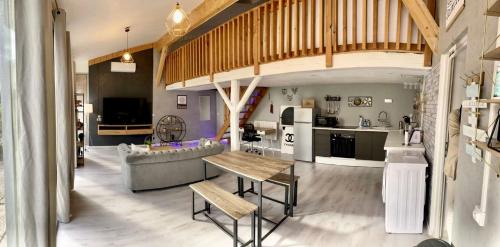 Le Grand-Lemps Apartment | La Villa Jo: Oceanfront Retreat with Pool & Hot Tub