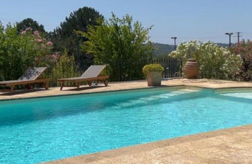 Pontes Villa | Discover Villa La Source: Pet-Friendly Retreat in Aix