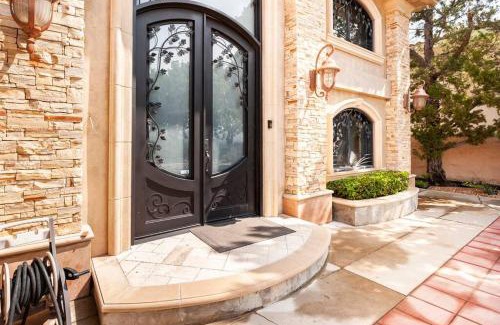 Calabasas Villa | Lake View Calabasas Villa with Private Pool and Hot Tub