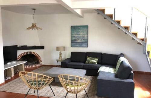 Charneca de Caparica e Sobreda Villa | Explore La Villa Lisboa: Family-Friendly Vacation Retreat
