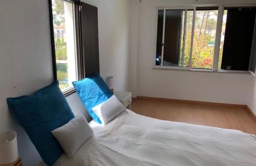 Charneca de Caparica e Sobreda Villa | Explore La Villa Lisboa: Family-Friendly Vacation Retreat
