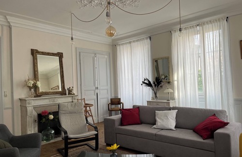 Aubusson Apartment | LA VILLA LOUANA 1 apartment 160 square meters, sobriety and elegance, 6 Adults