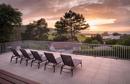 Criel-sur-Mer Villa | Oceanfront Bliss at La Villa Maxine with Spa & Hot Tub