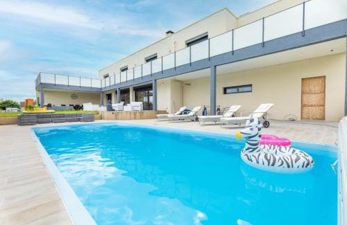 Nibelle Villa | Relaxing Villa with Pool Just 2 Hours from Paris