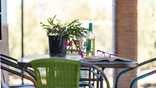 Iznajar House | Family-Friendly Retreat at La Villa Pozuelas Iznájar
