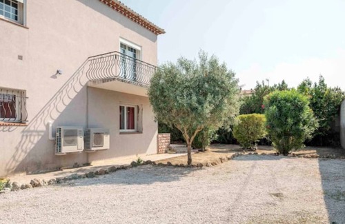 Beziers House | La Villa Rosa: Guest Rated 10/10 with Ocean View & BBQ