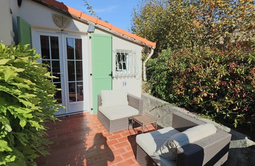 Vence Hotel | Family-Friendly LA Villa Roseraie with Ocean View & Pets Welcome