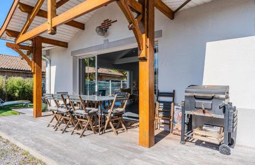 Gujan-Mestras House | Indulge at La Villa Sirelis with Pool and Spa Amenities