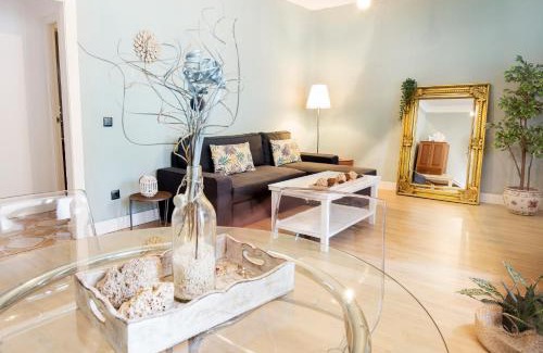 Centro Apartment | Stunning Ocean View at La Villa Suite Málaga - 8.4/10 Rating