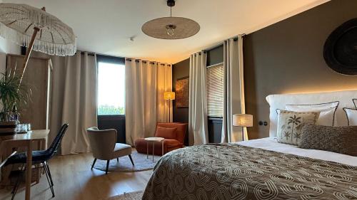 Fronsac Bed & Breakfast | Experience La Villa Tonga: Top-Rated Accommodations in Fronsac